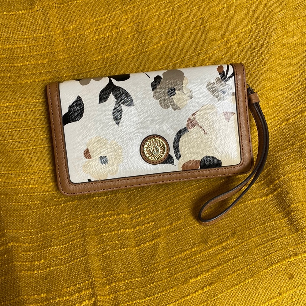 Neutral toned wristlet